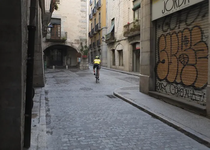 Bravissimo Cort Reial-1b شقة